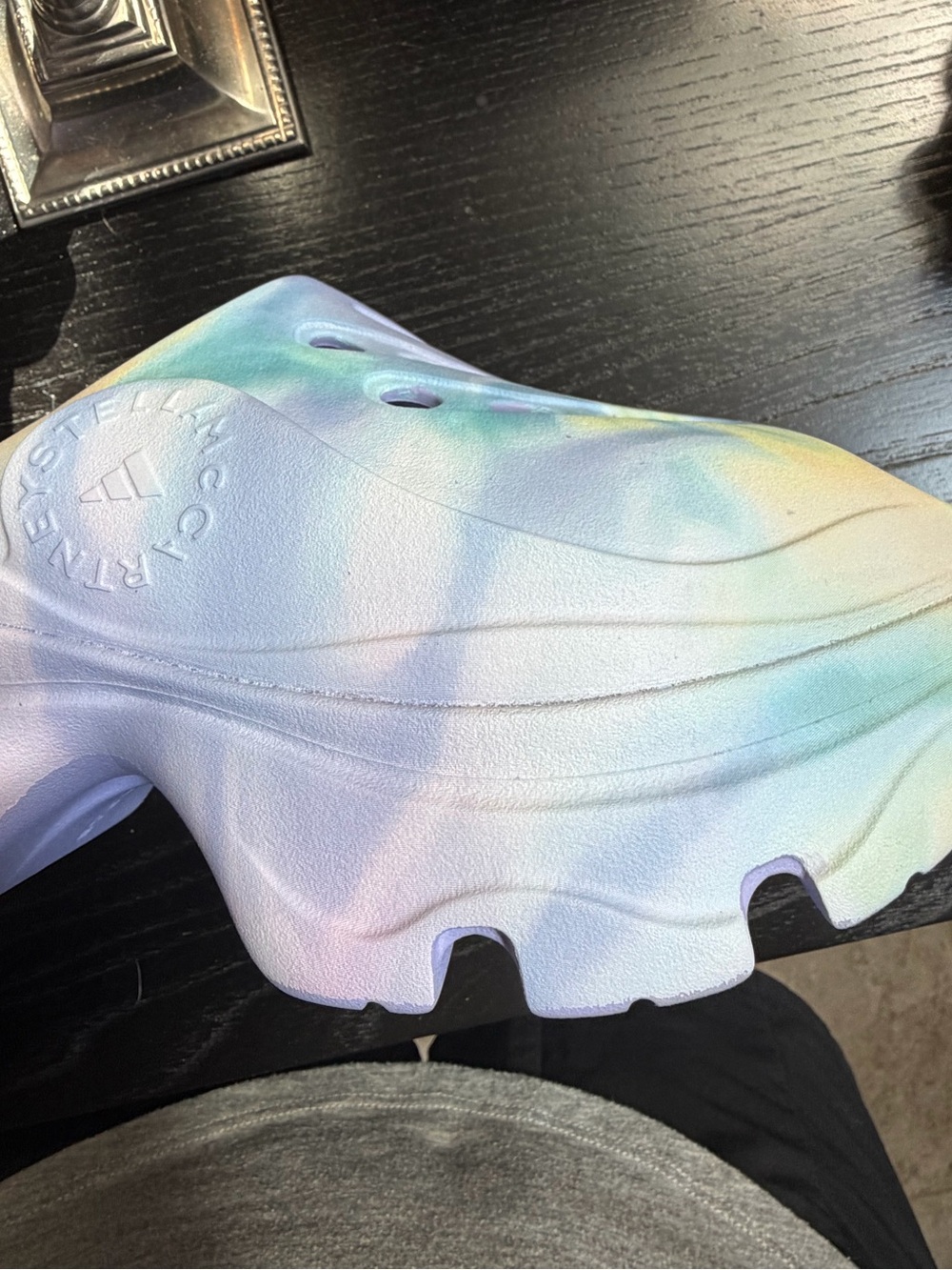 Stella McCartney Pastel Tie-Dye Foam Clogs in Lavender, Pink and Blue - Picture 7 of 16